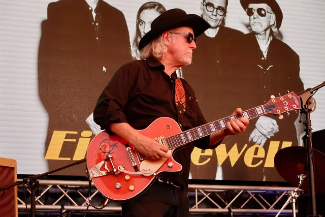 guitarist, music, musical instrument, live music, guitar, instrument, concert, tape, stage, festival, event, entertainment, musician, rock musician, rock music. Musician lookalikes mistakes: how to check persona, styling and eras